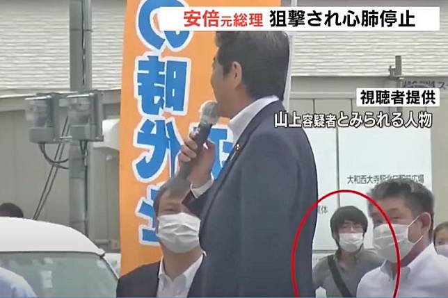 安倍8日演講時，嫌犯就站在身後（擷自MBS新聞資訊影片）