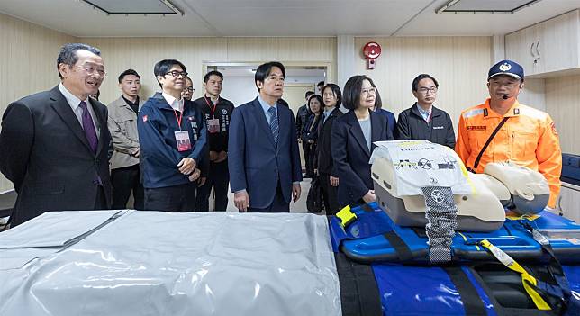 蔡總統表示，這兩艘巡防艦都配置手術室及負壓隔離病房，大幅提升海上醫療救難任務的能量，也代表著臺灣將能在國際人道緊急救援中，提供更多的援助。（總統府提供）