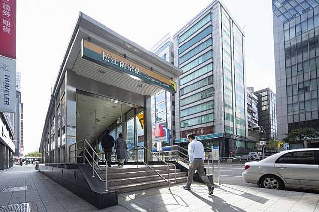 南京松江站是台北市金融重鎮，有台北版華爾街美譽。