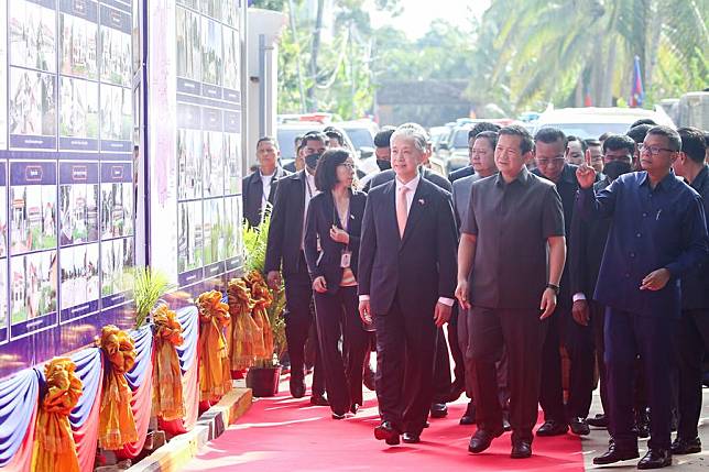 Cambodian Prime Minister Hun Manet (2nd R, front) and Chinese Ambassador to Cambodia Wang Wenbin (3rd R, front) attend the inauguration ceremony of a China-aid school improvement project in Kampong Cham province, Cambodia on Oct. 26, 2024. (Photo by Nitola/Xinhua)