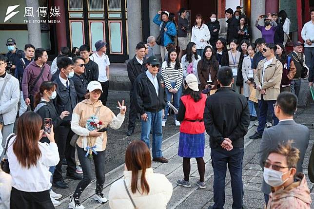 前總統馬英九（中）率陸生團訪台，但一女學生受訪時竟稱祝「中國台北」隊奪得世界冠軍，引發爭議。（資料照，顏麟宇攝）