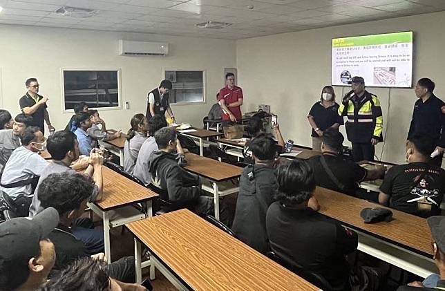 楊梅警分局進行微型電動二輪車宣導。（楊梅警分局提供）