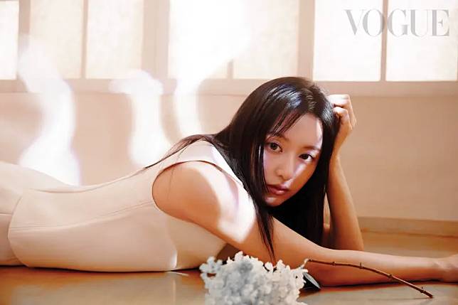 金智媛擔任《VOGUE TAIWAN》9月號封面人物。（圖／VOGUE雜誌提供）