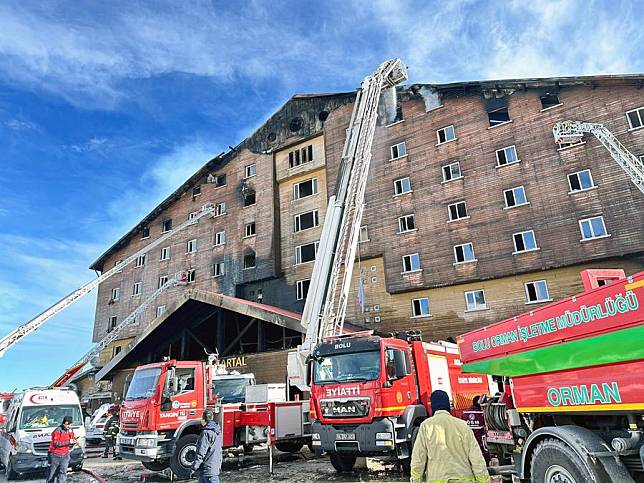 Firefighters work at a fire site in Kartalkaya Ski Resort in Bolu, Türkiye, Jan. 21, 2025. The fire broke out at a hotel in the Bolu Kartalkaya Ski Resort around 3:30 a.m. local time (0030 GMT) on the restaurant floor. So far the fire has killed 66 people. (Mustafa Kaya/Handout via Xinhua)