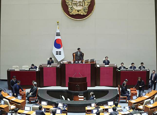 South Korean National Assembly lawmakers cast their votes on the impeachment motion against President Yoon Suk-yeol in Seoul, South Korea, Dec. 14, 2024. (Xinhua/Yao Qilin)