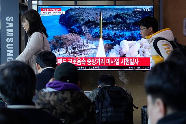 北韓在2日上午向東海發射一枚導彈。（圖／美聯社）