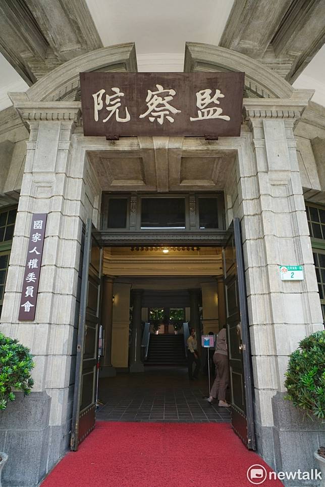 監察院今（21）日公告指出，行政院災害防救辦公室（下稱災防辦）前主任吳武泰多次接受受評單位飲宴招待與續攤、涉足不妥當場所及酒後言行失檢，且對所屬為性騷擾行為，違失情節重大，已通過彈劾提案，全案將移送懲戒法院審理。圖為監察院。 圖：張良一／攝（資料照片）