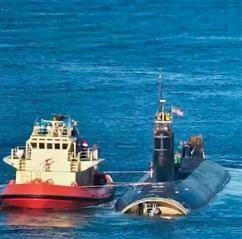 最新曝光的圖片顯示，「康乃狄克」號核潛艇的艇艏聲納罩已經被完全拆除，如同「斷頭」。   圖 : 翻攝自美國海軍研究所網站