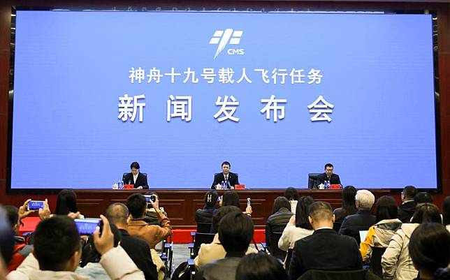 A press conference on the Shenzhou-19 crewed spaceflight mission is held in Jiuquan Satellite Launch Center in northwest China on Oct. 29, 2024. (Xinhua/Li Zhipeng)