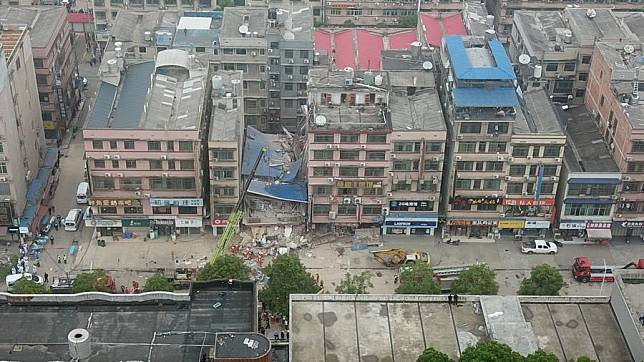 Aerial photo taken on April 29, 2022 shows the collapse site of a self-constructed residential building in Changsha, central China's Hunan Province. (Xinhua/Chen Zeguo)