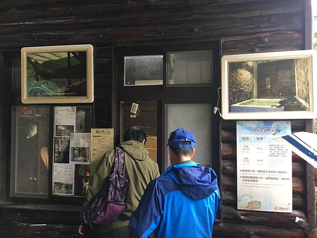 ▲泡湯前要先到購票櫃台前購票或是兌換入場券。（圖／奧丁丁體驗）