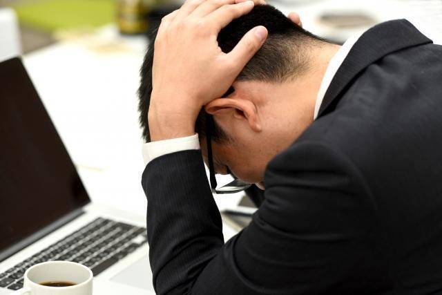 一位離職公務員在網路發文，述說自己因工作量大與工作壓力而罹患重病，最後離職的過程。（示意圖 Photo AC）