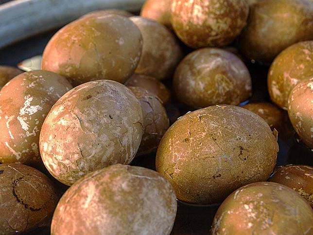 *獨家配方釀製的高粱酒加上新鮮的雞蛋製成，來到金門怎可錯過高粱美食。（照片來源：金門縣政府） 