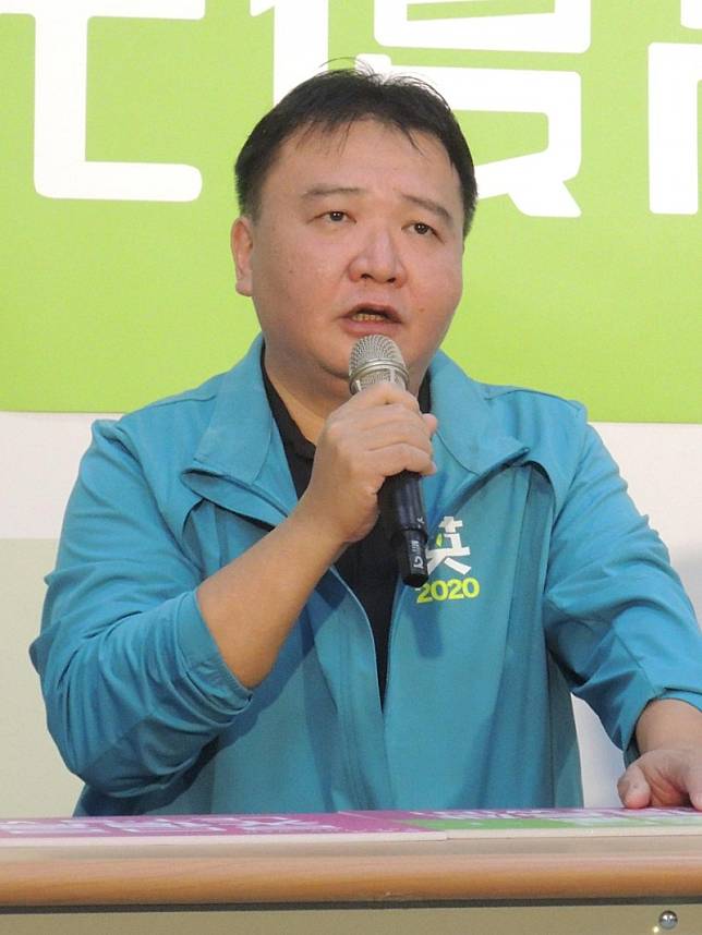 前高市代理市長許立明，重砲抨擊韓國瑜草包可以原諒、貪婪無法接受。(記者王榮祥攝)