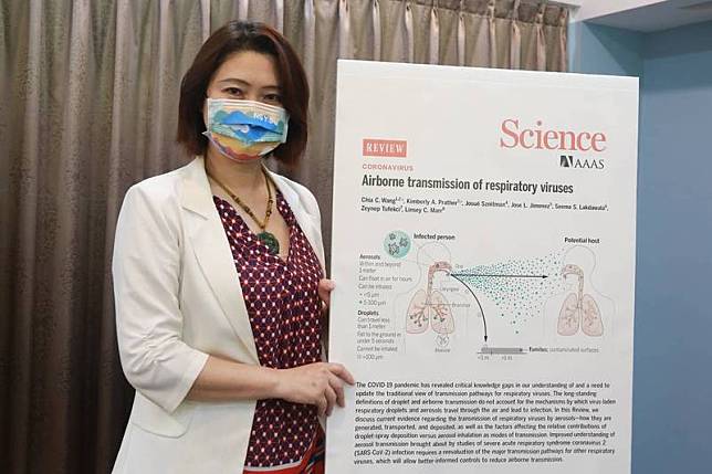 國立中山大學最新研究登上《科學》期刊，氣膠科學研究中心主任王家蓁與團隊發現，許多公共場合用來隔開座位的隔板，將增加武漢肺炎感染風險。(圖取自中山大學新聞稿)