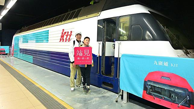 港鐵紅磡站展出「九廣通」雙層直通車