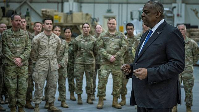 2023年12月19日，美國國防部長奧斯汀訪駐卡達美軍。路透社