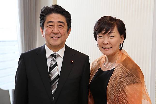 日本已故前首相安倍晉三，寵愛太太安倍昭惠廣為人知。（翻攝自安倍晉三臉書）