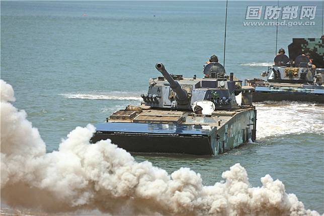 中國大陸解放軍海軍陸戰隊裝甲車訓練。   圖：翻攝中華人民共和國國防部官網