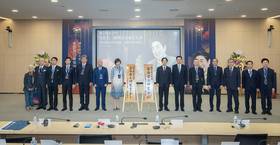 總統賴清德（中右者）21日出席「國立政治大學安倍晉三研究中心」成立，已故日本前首相安倍晉三的遺孀安倍昭惠女士（中左者），亦來台出席活動。（圖／總統府Flickr）