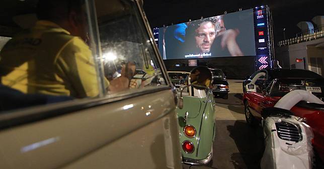 โรงหนังไดรฟ์อิน ขับรถยนต์มาดู มีในไทยแล้ว ตอบโจทย์การชมภาพยนตร์แบบ New Normal