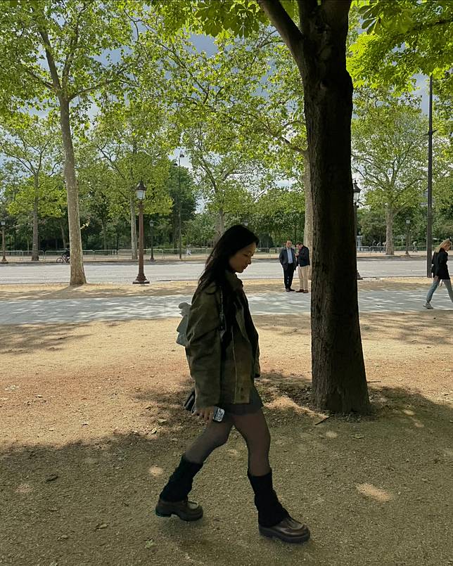 康堤身型高佻。（圖/Instagram@hilaryxtsui）