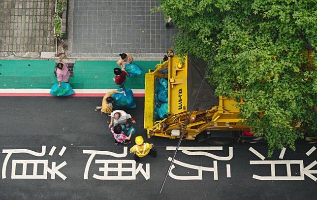 農曆春節期間，全台各地垃圾清運時間，可至環境部網站查詢。（文化總會提供）