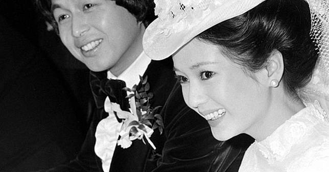 中村雅俊（左）與五十嵐淳子當年因戲結緣，奉子成婚，是演藝圈恩愛夫妻檔。翻攝X@mainichi