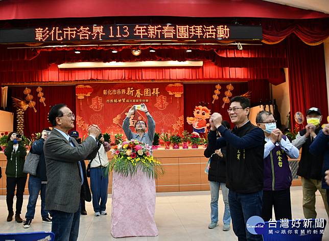 林世賢市長與市民代表會主席陳文賓等人團拜。
