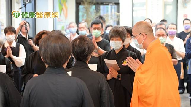 為倡導「先火化」新殯禮觀念，台北市殯葬管理處7月25日舉辦「佛教聯合祈福火化儀式」，以環保、莊嚴、簡雅為原則。