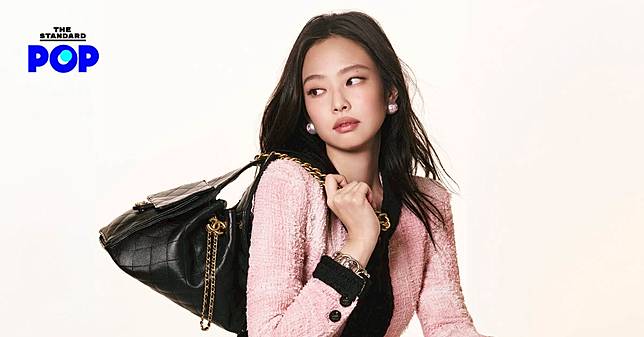 JENNIE ขึ้นแคมเปญใหม่ของกระเป๋ารุ่น CHANEL 25 ต่อจาก Dua Lipa