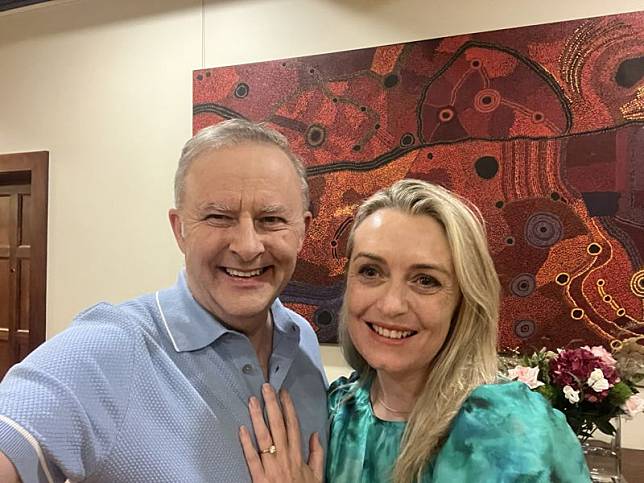 60歲的澳洲總理艾班尼斯（Anthony Albanese）宣布訂婚消息。（翻攝自X@AlboMP）