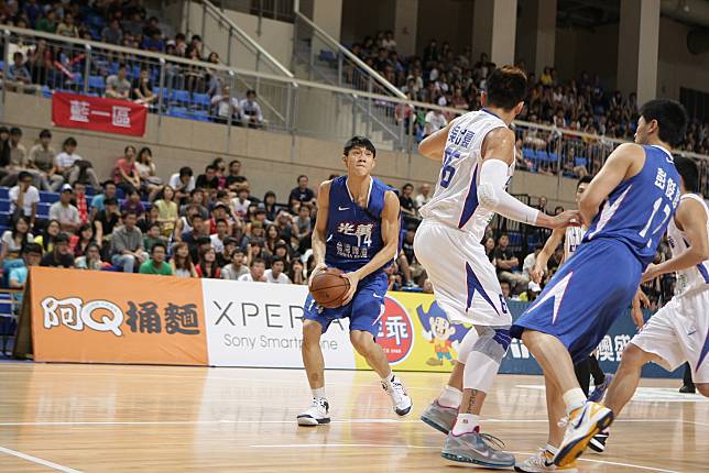 2012年林郅為首度加入威廉瓊斯盃國際籃球邀請賽光華男籃代表隊(照片來源：賴郁泰提供)