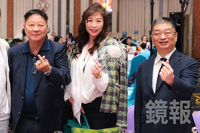 圖左起：葳格國際學校創辦人袁昶平、執行董事吳菀庭、副創辦人何永全。翻攝fb葳格國際學校-中學部