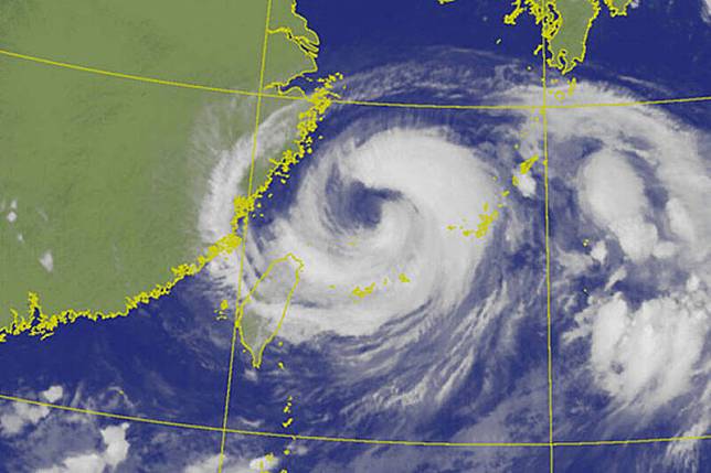 中度颱風「卡努」逐漸遠離。(圖片擷取自中央氣象局)