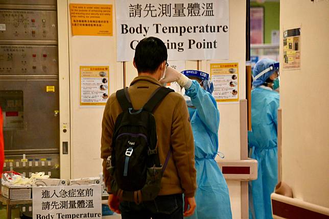 特首林鄭月娥表示，醫管局由即日起向非香港居民收費。