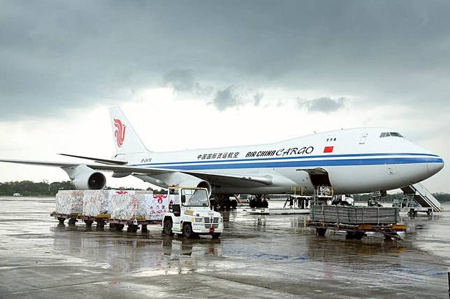 The sixth batch of emergency humanitarian aid dispatched by the Chinese government arrives at Yangon International Airport in Myanmar on April 11, 2025. (Xinhua/Myo Kyaw Soe)