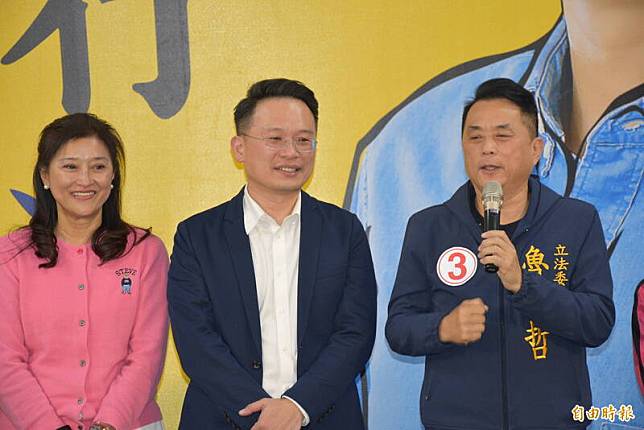 魯明哲(右)自行宣布當選，圖中為桃園市副市長蘇俊賓。 (記者李容萍攝)