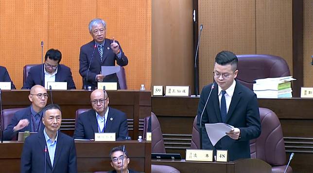 市議員凌濤針對中油桃園煉油廠相關議題提出強烈質疑。圖：翻攝自桃園市議會