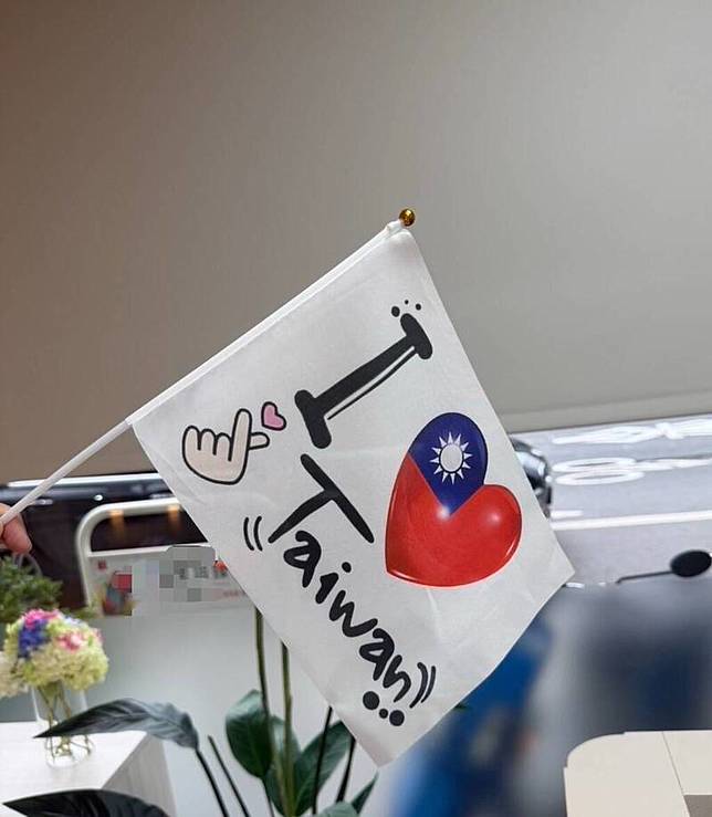 自稱是俄羅斯聾啞人士所賣的旗幟。(民眾提供)