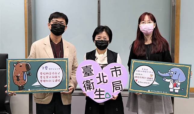 台北市立聯合醫院松德院區臨床心理科主任吳孟璋（左）6日表示，民眾可透過接納善待自己、充實正向能力及增加社交連結，找回內心的平靜與安定。（台北市衛生局提供）中央社記者陳昱婷傳真 110年12月6日  
