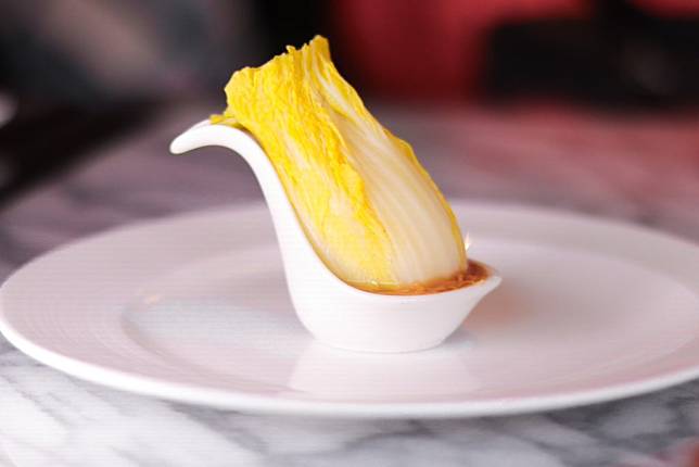 「翠玉白菜」色澤嬌豔，是故宮晶華必點招牌之一。徐力剛攝