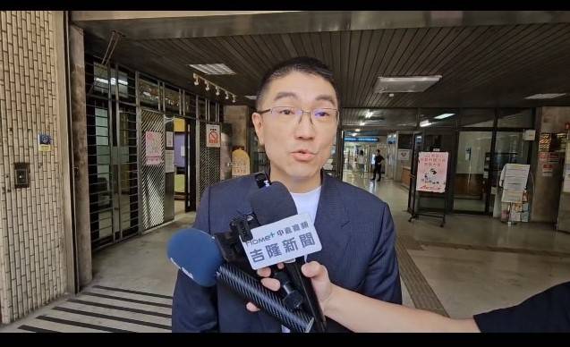 市長謝國樑解說電動機車追加預算案，里長機車使用十幾年有必要汰換，但都須經議會審議。(記者王慕慈攝)