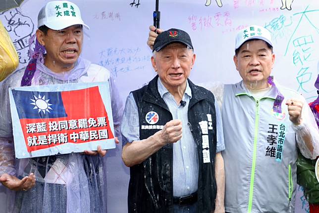 曹興誠日前和民進黨秘書長林右昌會面不歡而散，今天（7日）表示黨中央應全力支持三階。（王侑聖攝）