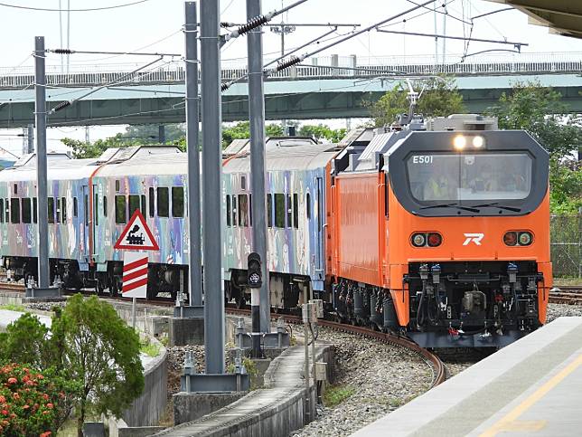 台鐵基層員工確定加薪，另有危險加給、夜點費及地域加給。（圖：台鐵臉書）