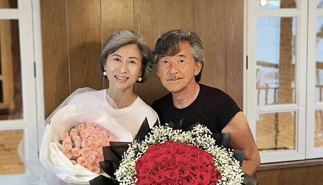 葉蒨文(左)與大14歲林子祥結婚，夫妻鶼鰈情深。(翻攝微博)