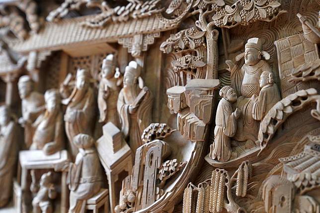 Part of a wood carving work is pictured in Wangkou Village of Wuyuan County, east China's Jiangxi Province, Sept. 20, 2024. (Xinhua/Wan Xiang)