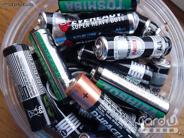 環保署攜手7-ELEVEN、全家推出限時廢乾電池回收加碼活動，每0.5公斤可抵11元購物金(圖/卡優新聞網)