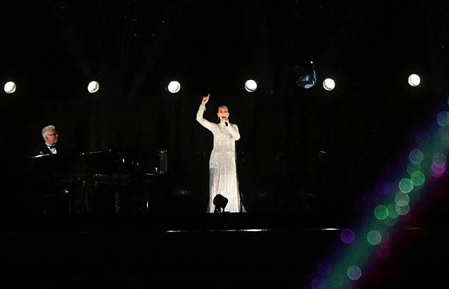 巴黎奧運開幕式壓軸演唱的「生命鬥士」Celine Dion。(圖片來源 LINE TODAY：AP/達志影像）  
