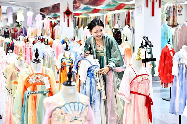 A woman sells Hanfu via livestreaming in Ancailou Township of Caoxian County, east China's Shandong Province, July 6, 2023. (Xinhua/Guo Xulei)